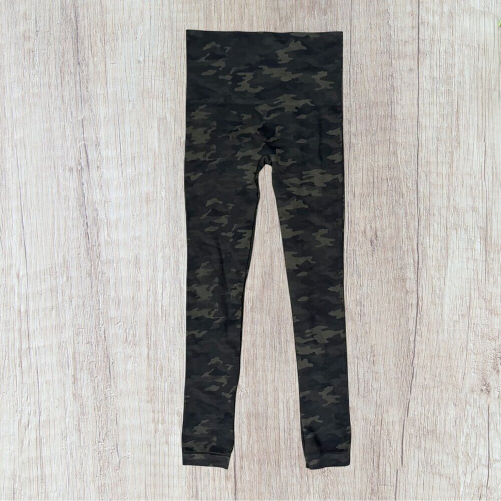 SPANX Look At Me Now Seamless Green‎ Camo Leggings Women’s Size M